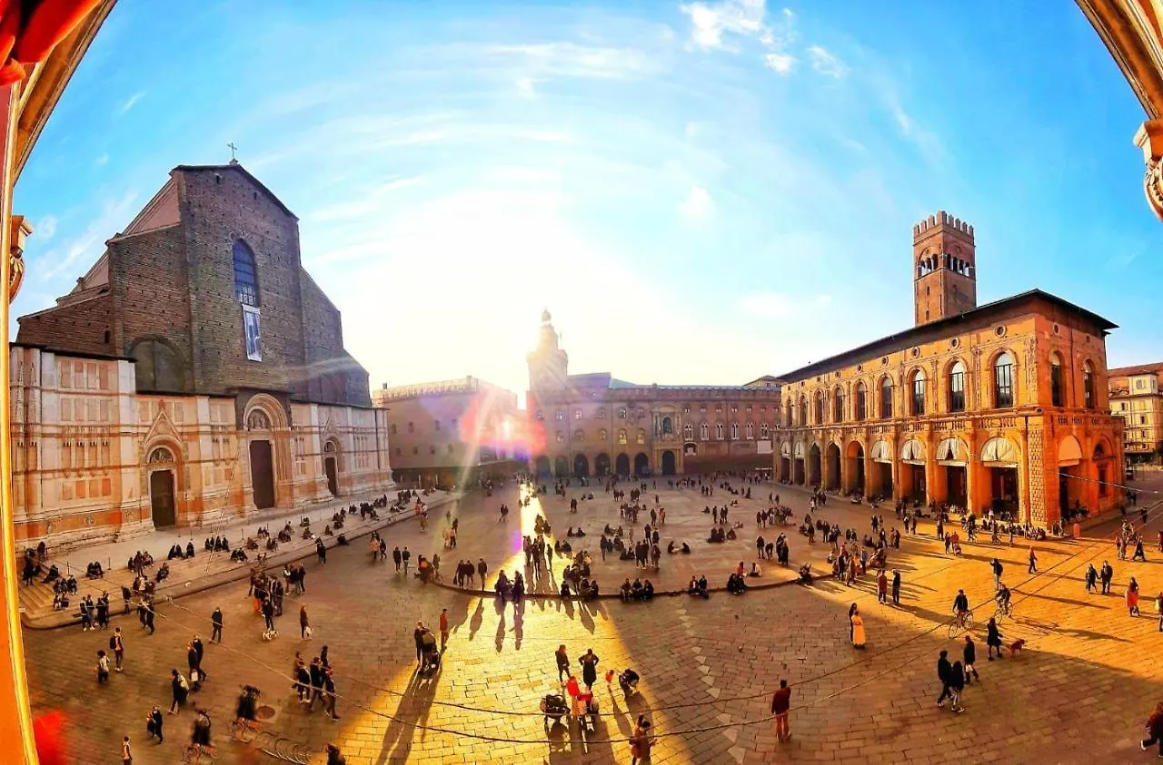 Urbanicooh Paracelso - Piazza Maggiore View Bologna Italy