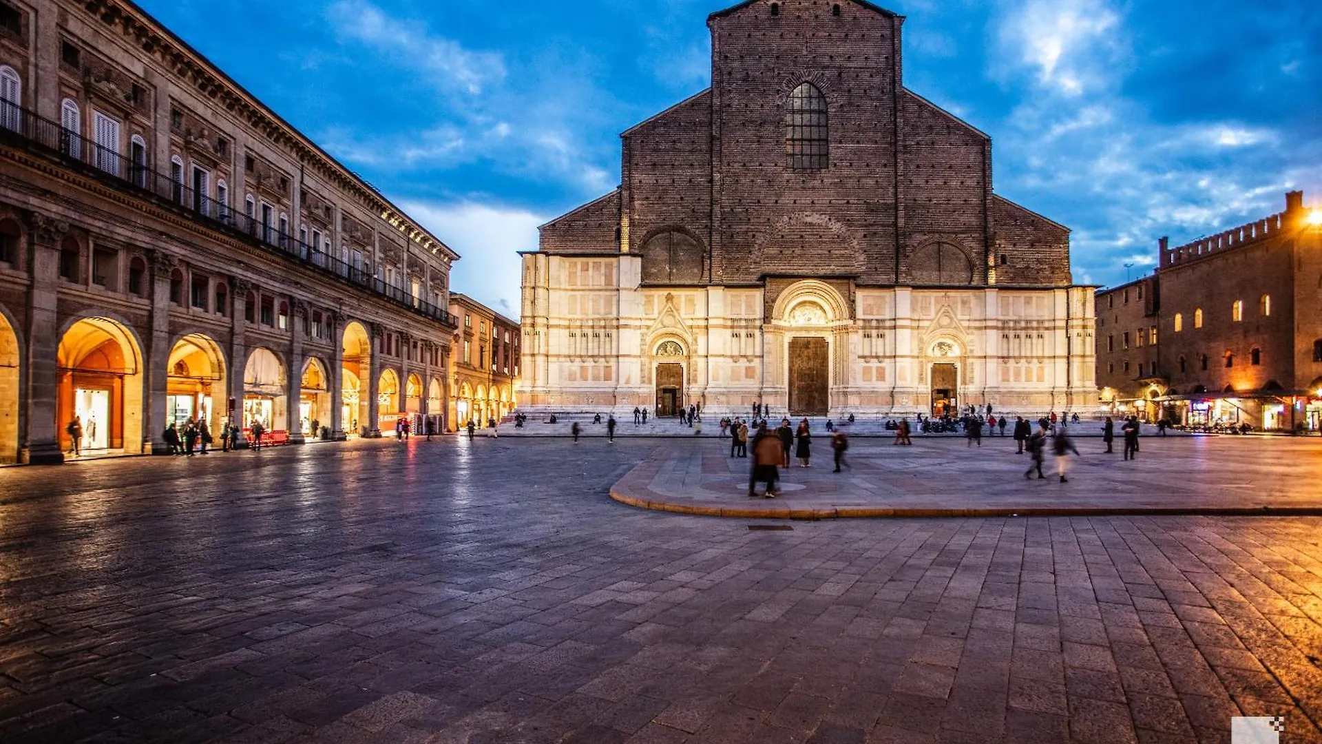 Urbanicooh Paracelso - Piazza Maggiore View Bologna Italy